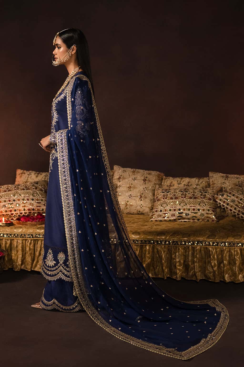 Afrozeh Divani Unstitched Embroidered Velvet 3 Pieces Suit AS-V1-01 MAYA - Image 4