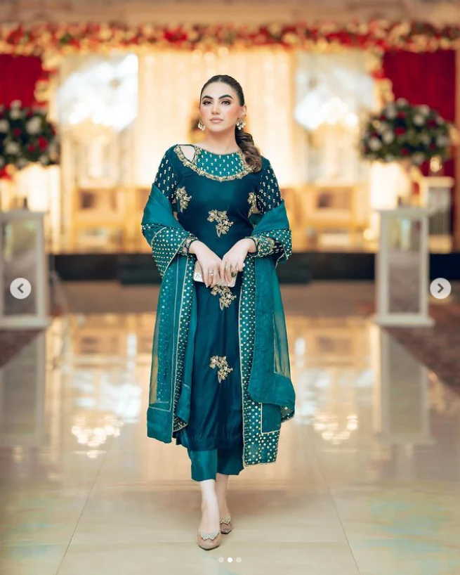 Afrozeh Luxury Formals Velvet Collection 3 Pieces Unstitched ZINC Gold - Image 11