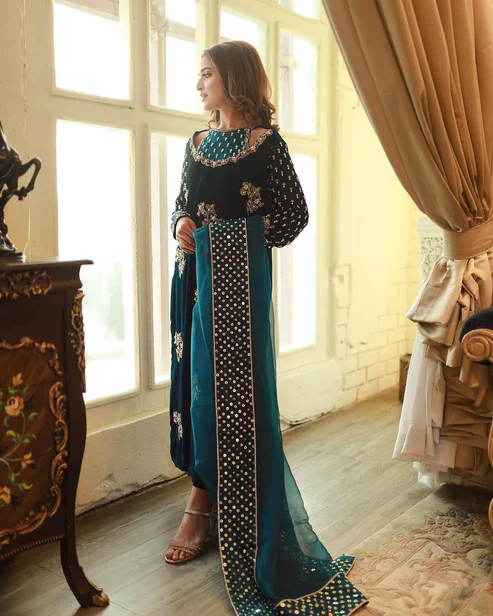 Afrozeh Luxury Formals Velvet Collection 3 Pieces Unstitched ZINC Gold - Image 3