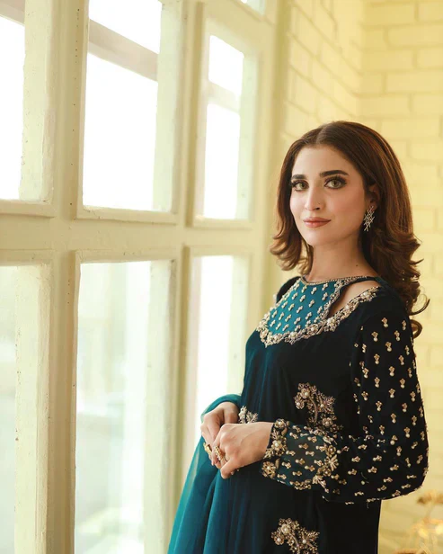 Afrozeh Luxury Formals Velvet Collection 3 Pieces Unstitched ZINC Gold - Image 5