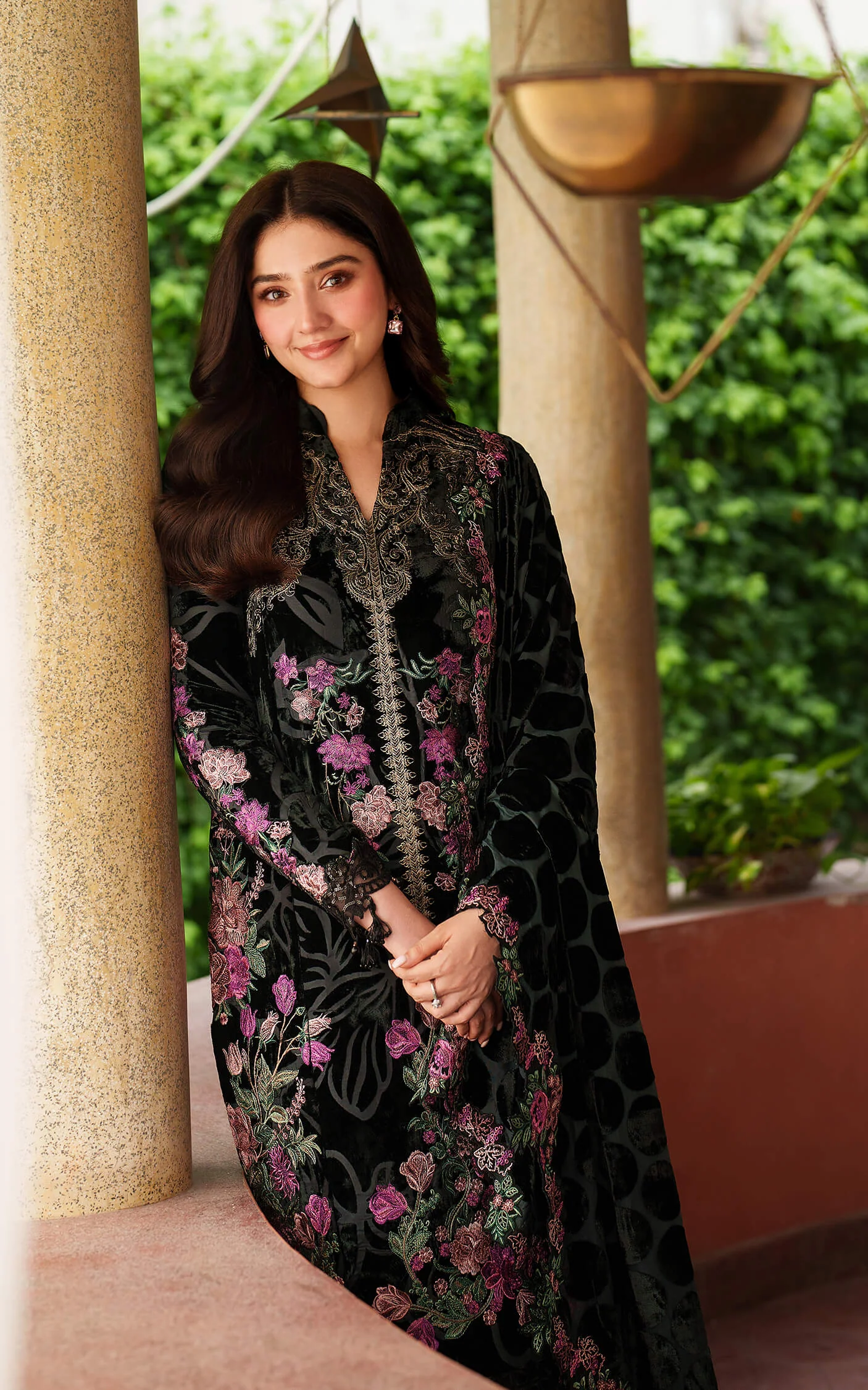 Asifa & Nabeel Pashmina Luxe Unstitched Embroidered 3Pc Suit LWC25-02 Eira Palaichi Suit - Image 6