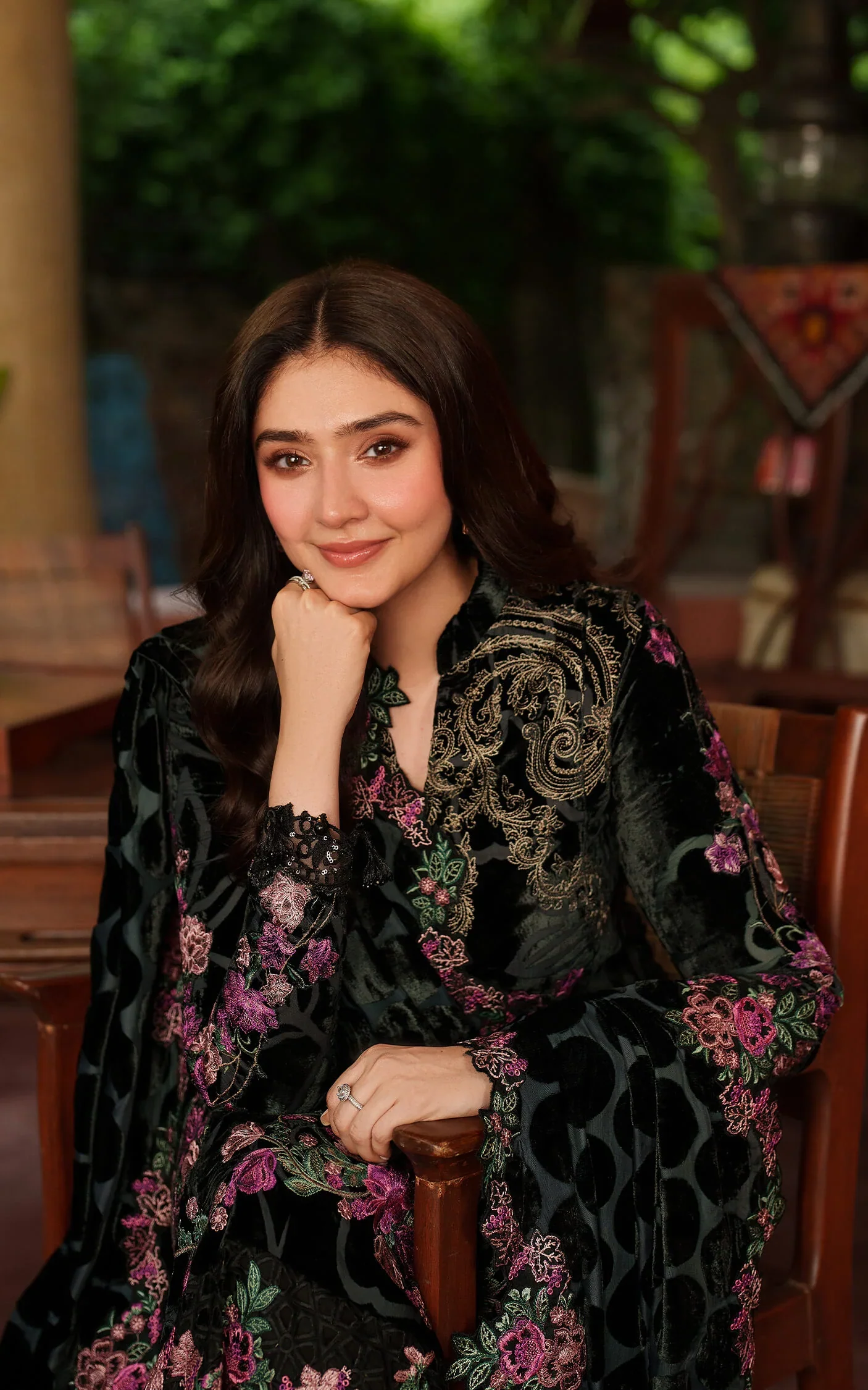 Asifa & Nabeel Pashmina Luxe Unstitched Embroidered 3Pc Suit LWC25-02 Eira Palaichi Suit - Image 7