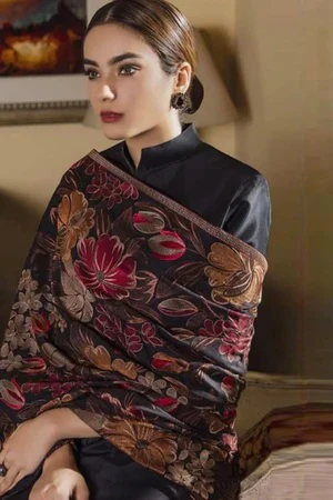 Bareeze Luxury Karandi Shawl Full Embroidered 2026 gulmina - Image 3