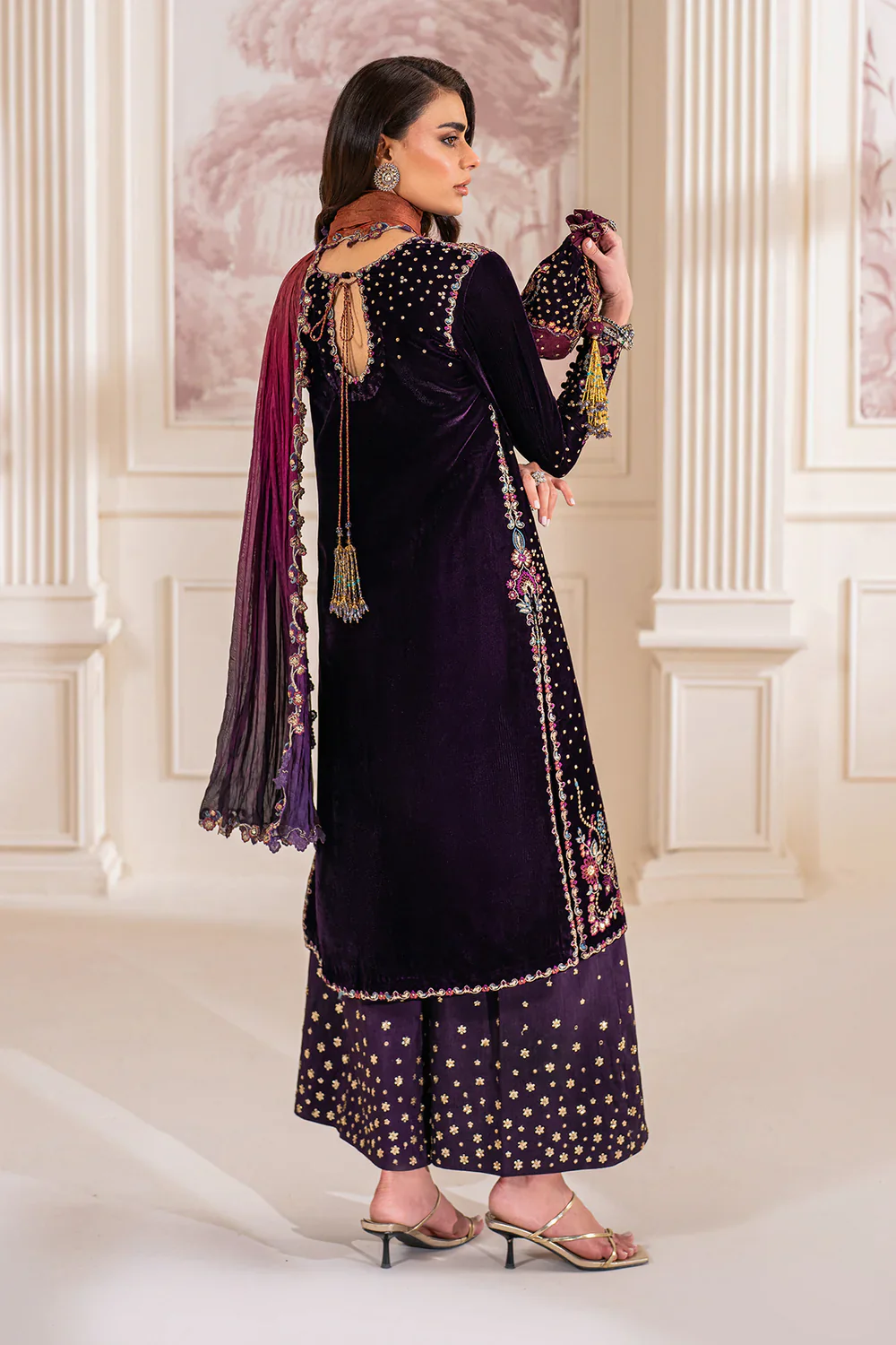 Baroque Luxury Formals Velvet Collection Unstitched UF-748 - Image 4