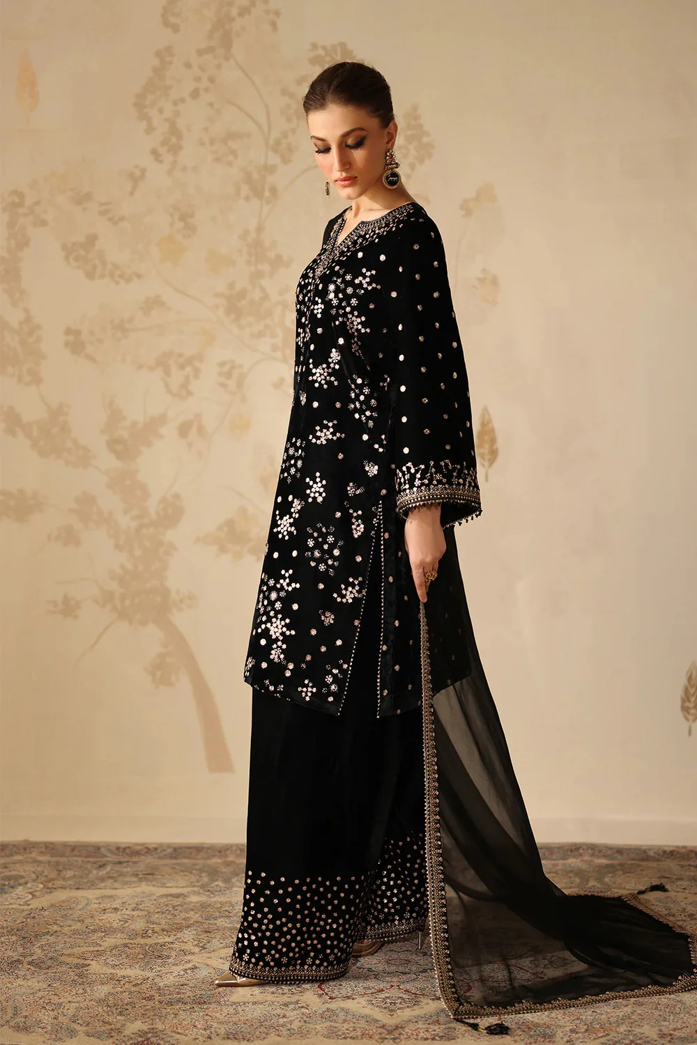 Baroque UF-4316 - Luxury Velvet Embroidered 3 Piece Unstitched - Image 4