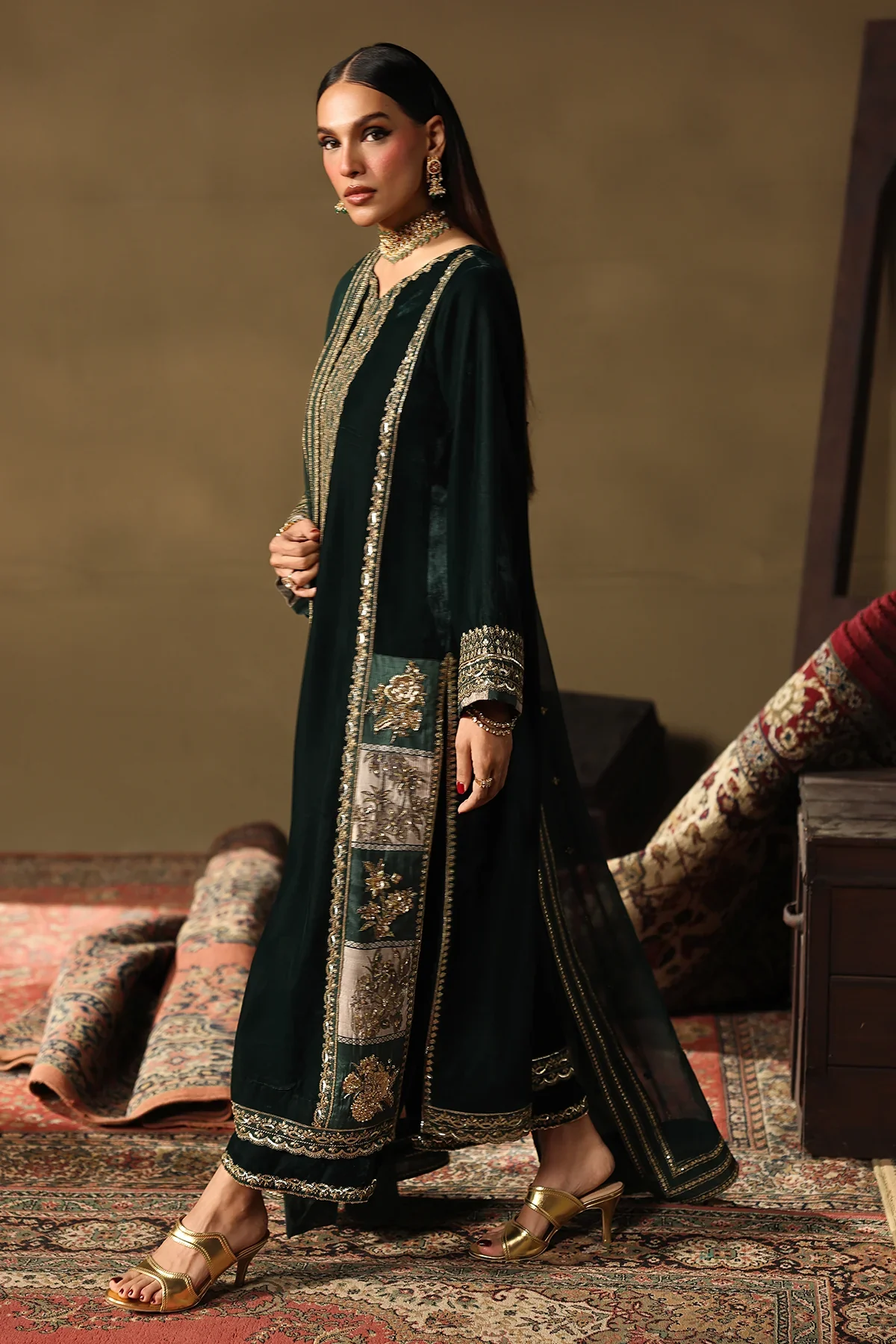 Charizma Signora Unstitched Premium Velvet Collection CVT5-05 - Image 2