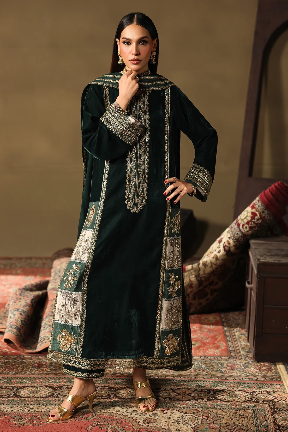 Charizma Signora Unstitched Premium Velvet Collection CVT5-05 - Image 3