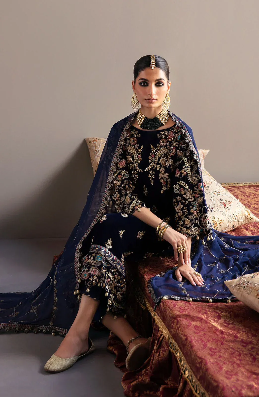 Emaan Adeel Makhmal Embroidered Velvet Unstitched 3Pc Suit MK-03 FALAK - Image 3
