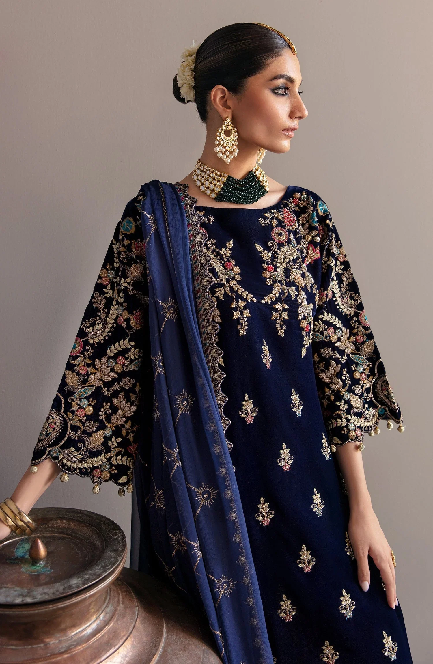 Emaan Adeel Makhmal Embroidered Velvet Unstitched 3Pc Suit MK-03 FALAK - Image 4