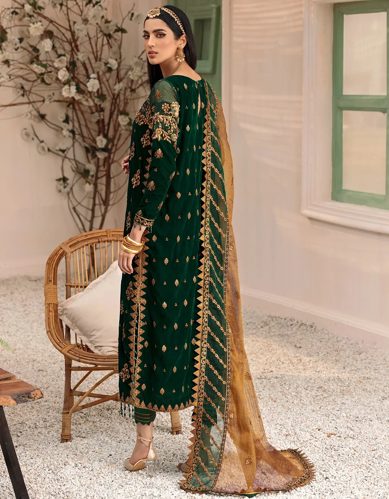Emaan Adeel Makhmal Unstitched Luxury Velvet 3Pc Embroidered Suit MK-305 Green - Image 3