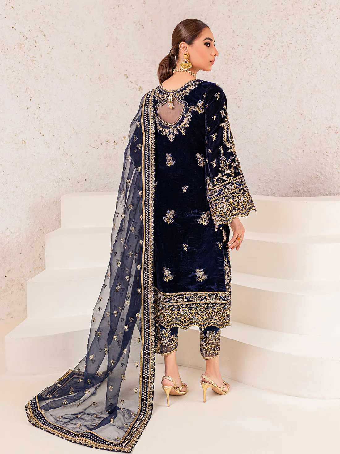 Gulaal Embroidered Velvet Suits Unstitched 3 Piece INSIYAH 03 - Image 3