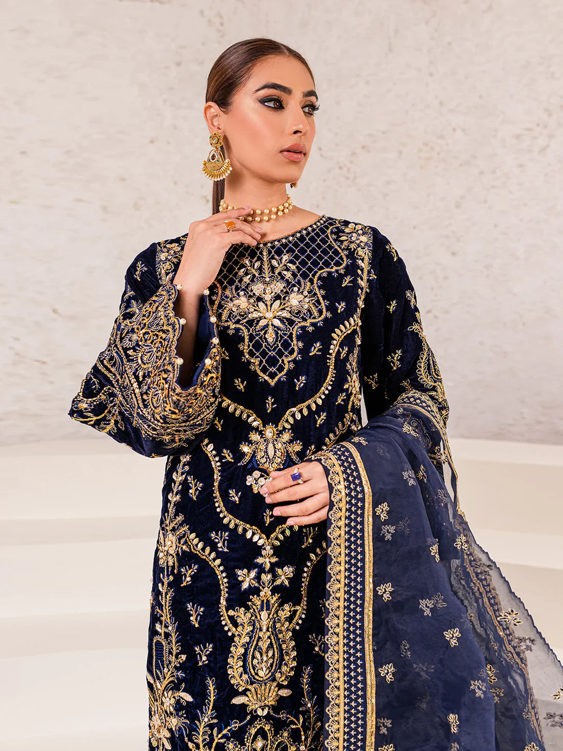 Gulaal Embroidered Velvet Suits Unstitched 3 Piece INSIYAH 03 - Image 4