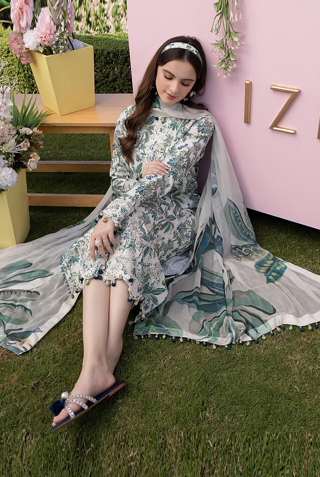 Izel - Luxury Lawn Embroidered 3 Piece Unstitched - Breeze - Image 4