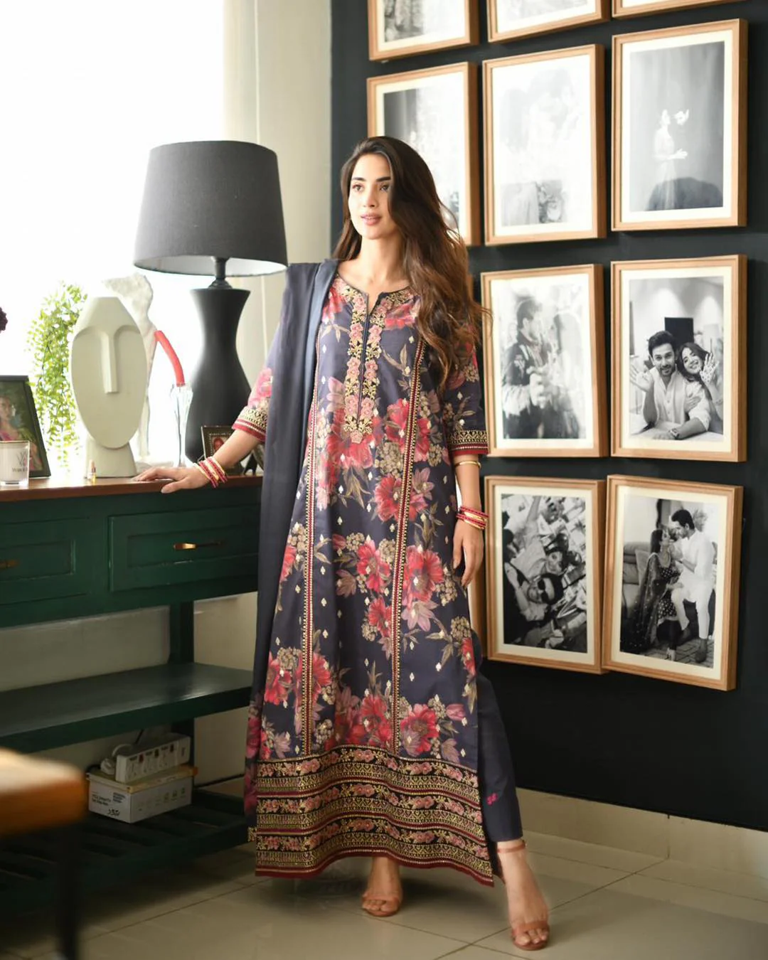 Iznik Festive Embroidered Lawn Unstitched 3Pc Suit SFL-12 Resplendence - Image 3
