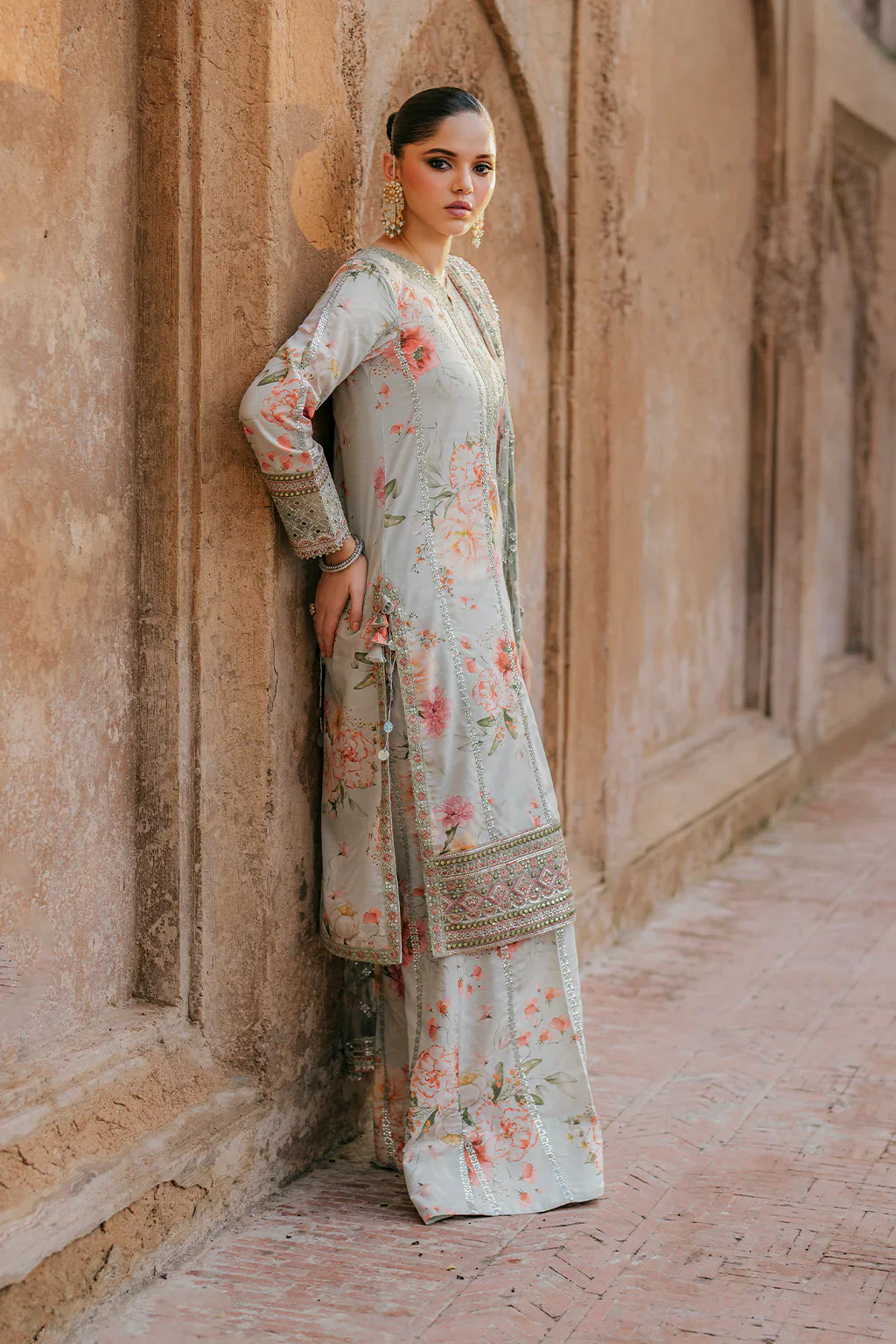 Iznik Luxury Embroidered Lawn Unstitched 3 Pc UE 311 Eid Collection - Image 4