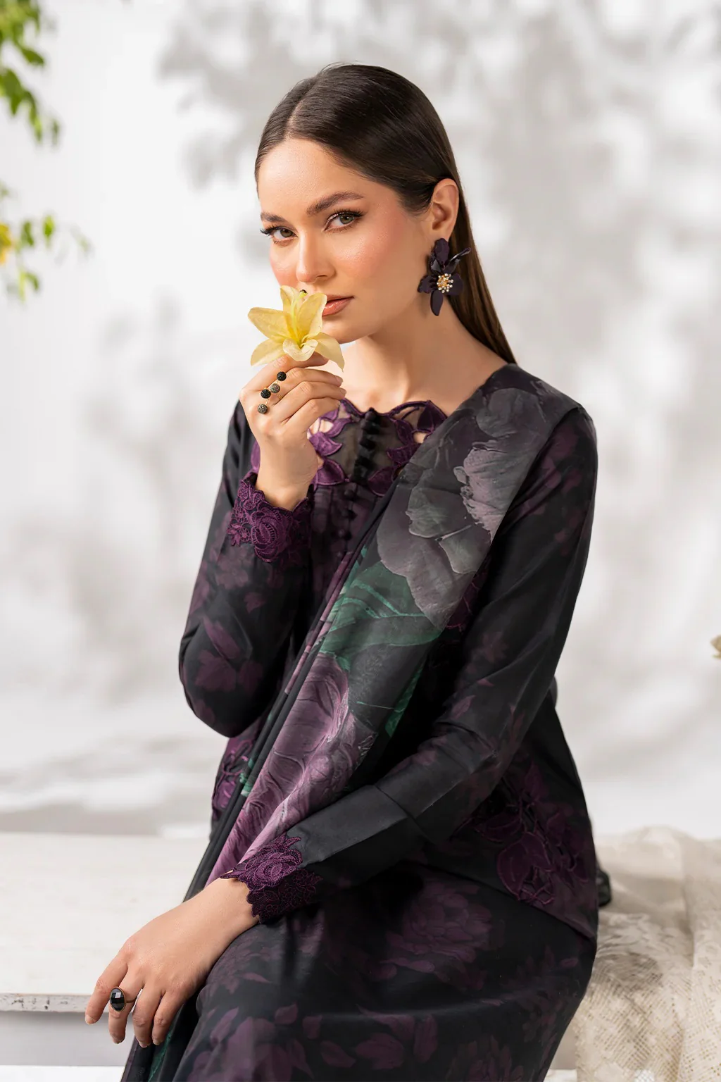 Iznik Luxury Lawn Unstitched 3 Piece UE-270 - Image 10