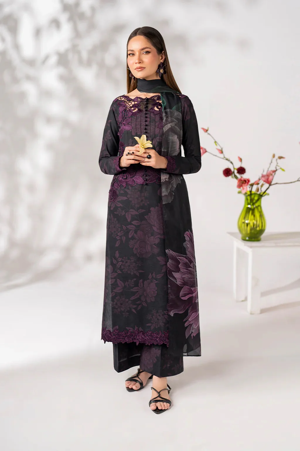 Iznik Luxury Lawn Unstitched 3 Piece UE-270 - Image 2
