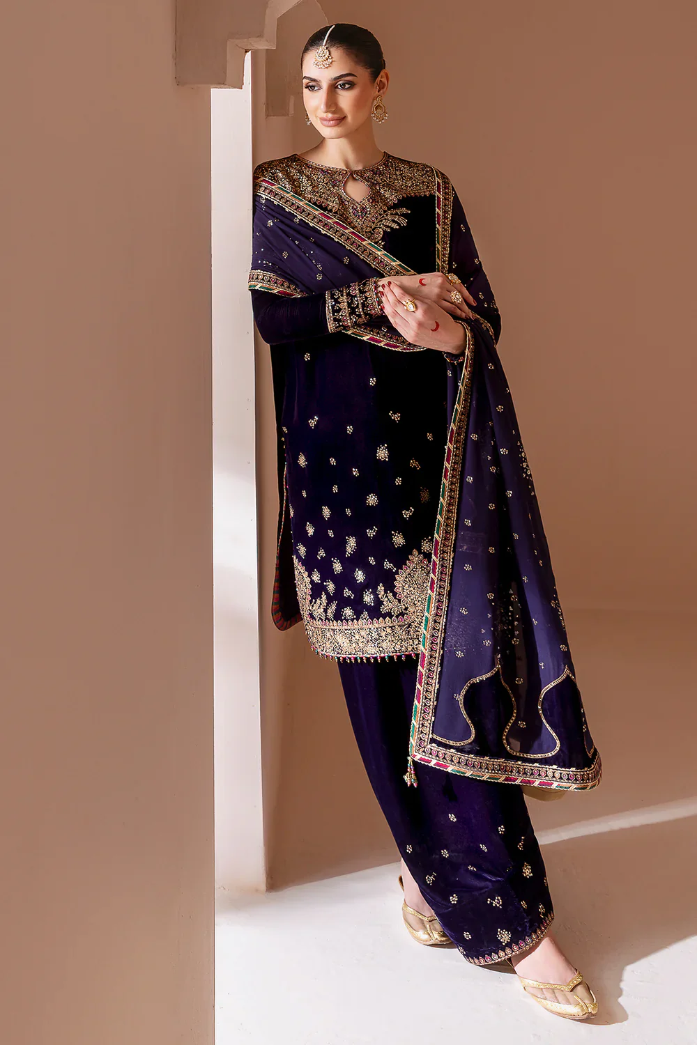 Jazmin Embroidered Velvet Formal 3 Pieces Unstitched CVF D-08 Nilofer - Image 4