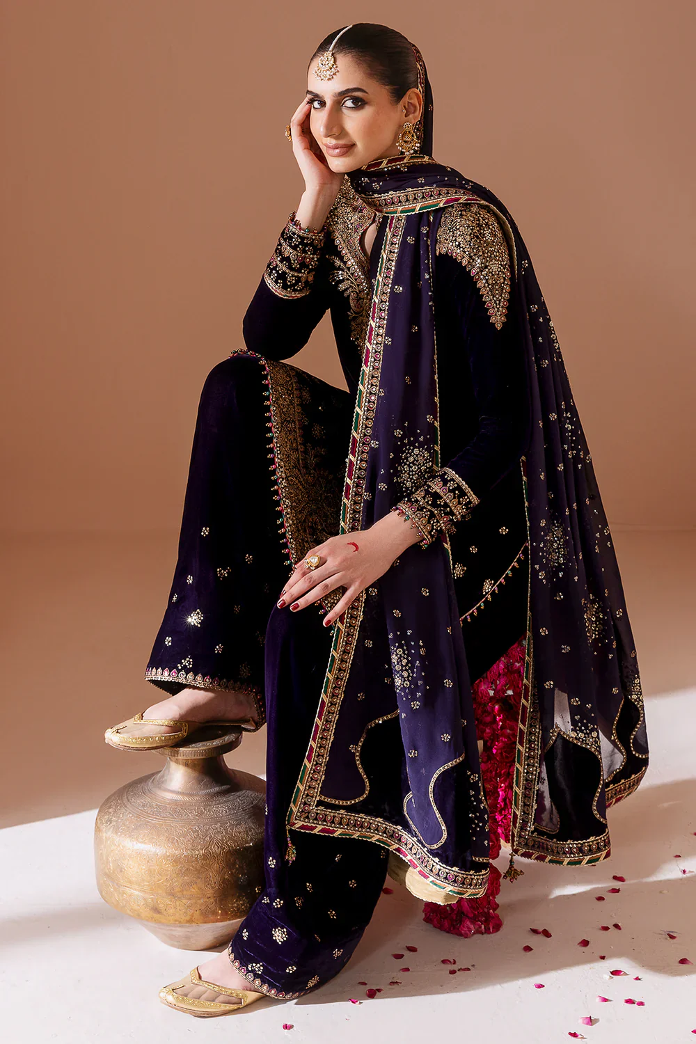 Jazmin Embroidered Velvet Formal 3 Pieces Unstitched CVF D-08 Nilofer - Image 5