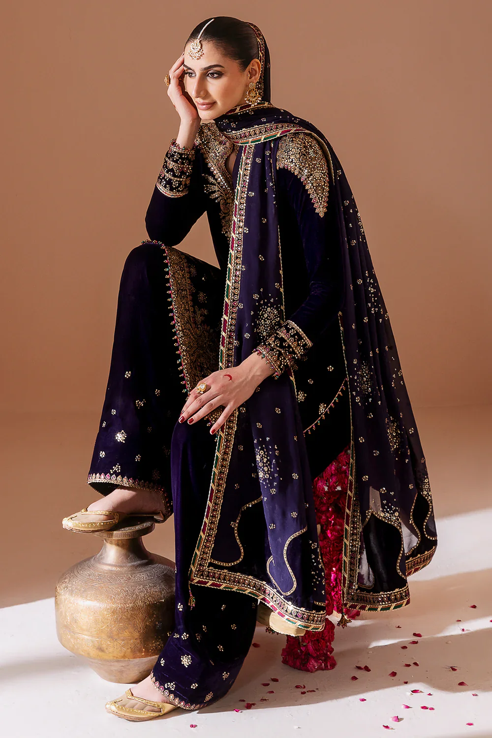 Jazmin Embroidered Velvet Formal 3 Pieces Unstitched CVF D-08 Nilofer - Image 7