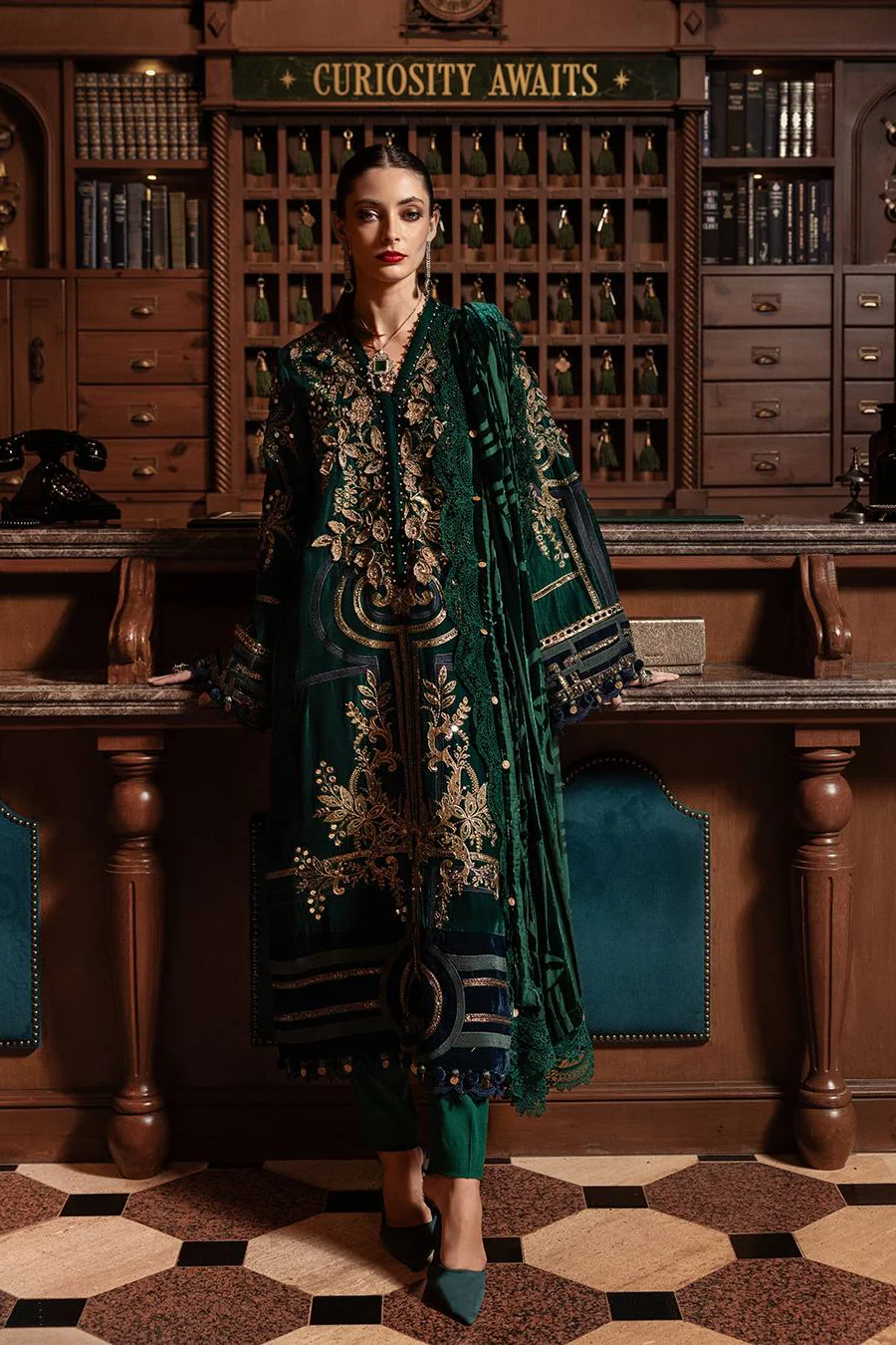 Luxe by Maria B Unstitched Embroidered Velvet 3 Piece MB25LW D2 With Palaichi Shawl - Image 3