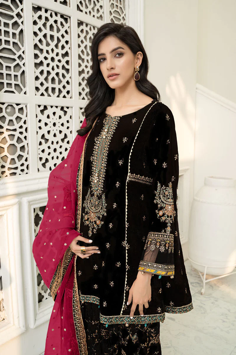 Maria.B Black Unstitched 3 Pc Formal Velvet Collection SF-W220 - Image 3