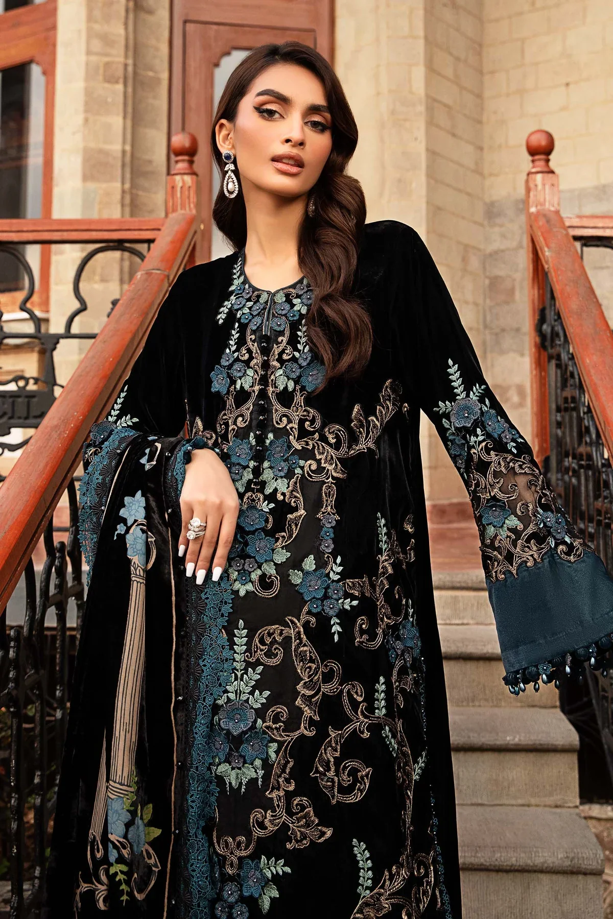 Maria.B Luxury Embroidered Velvet Collection Unstitched With Velvet Shawl - Image 3