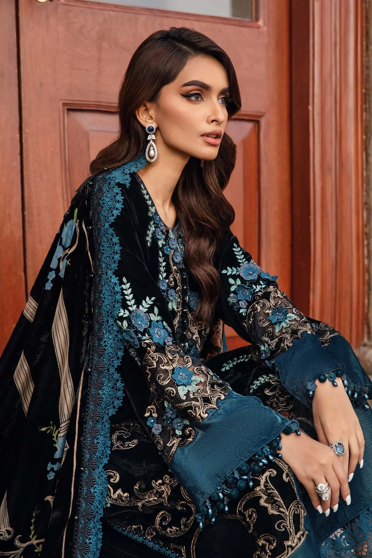 Maria.B Luxury Embroidered Velvet Collection Unstitched With Velvet Shawl - Image 5