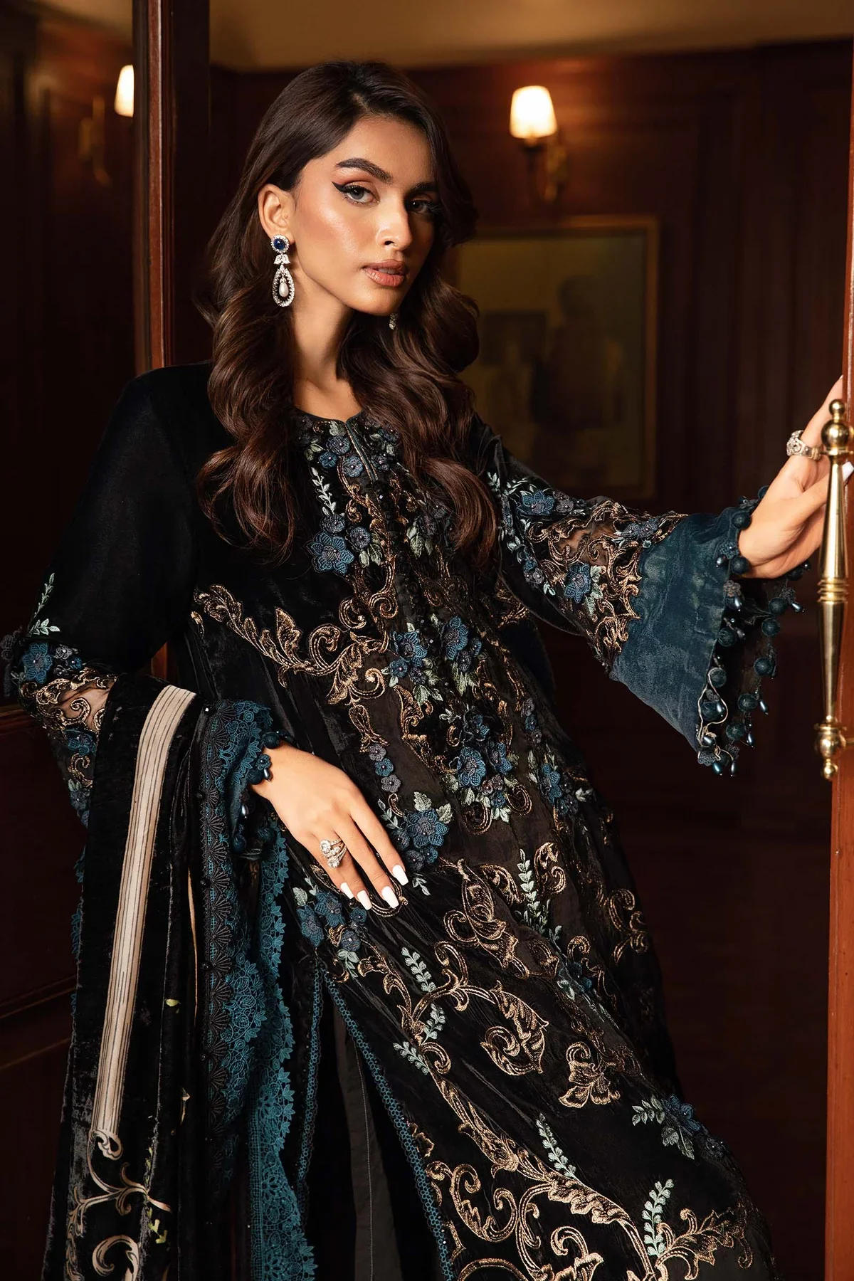 Maria.B Luxury Embroidered Velvet Collection Unstitched With Velvet Shawl - Image 6