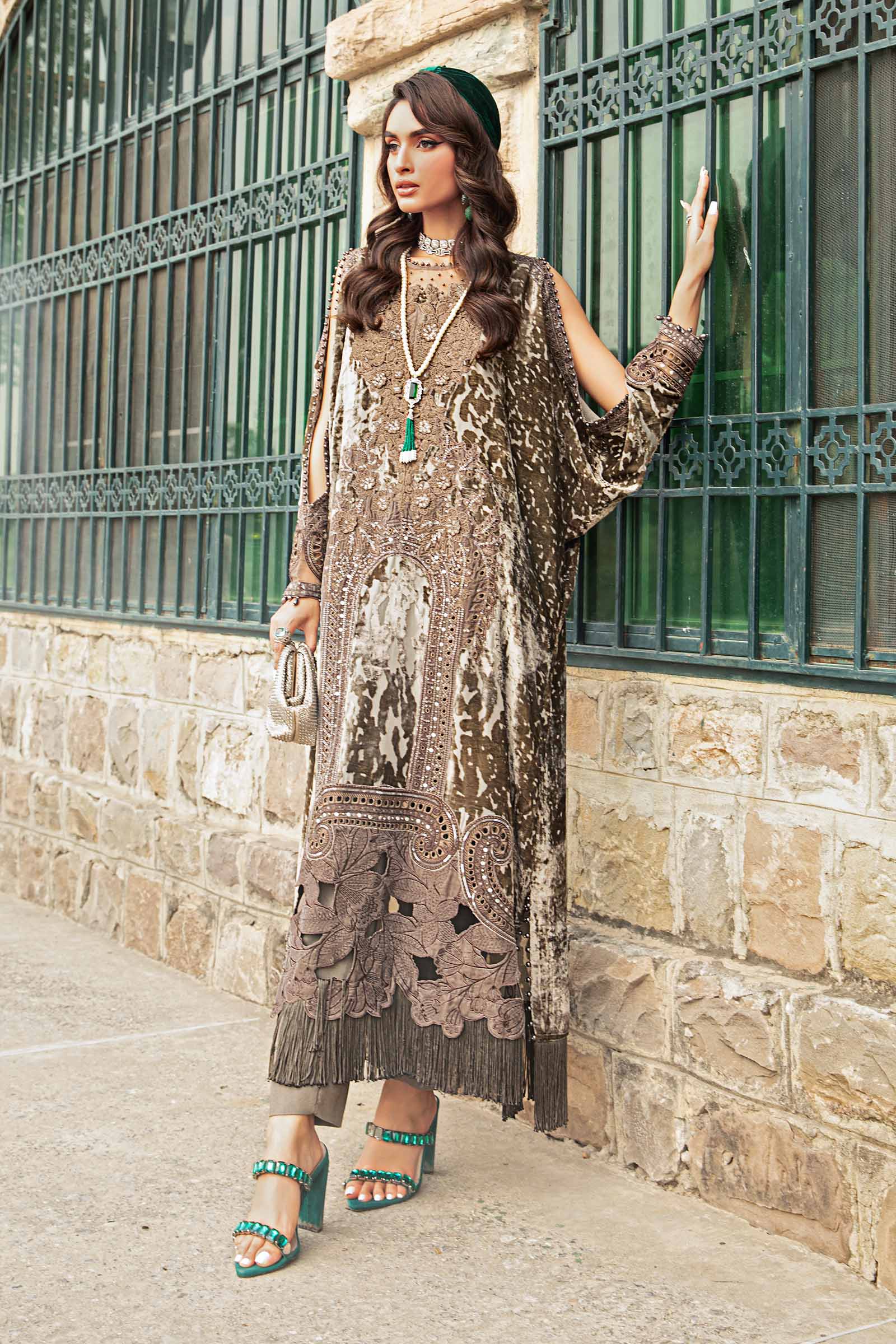 Maria.B Luxury Velvet 3 Piece Unstitched Embroidered Palachi Suit DL-1201 - Image 4