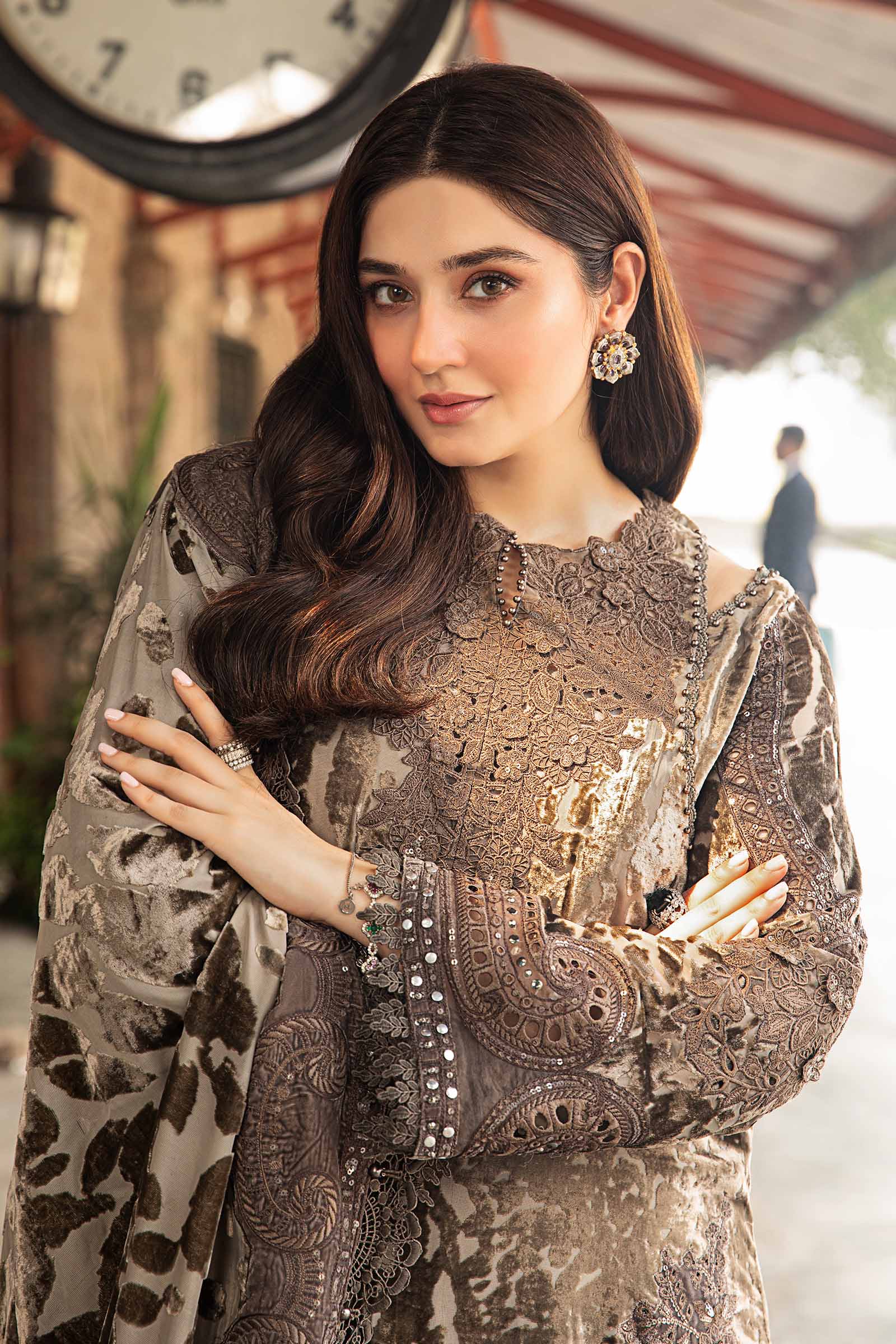 Maria.B Luxury Velvet 3 Piece Unstitched Embroidered Palachi Suit DL-1201 - Image 9