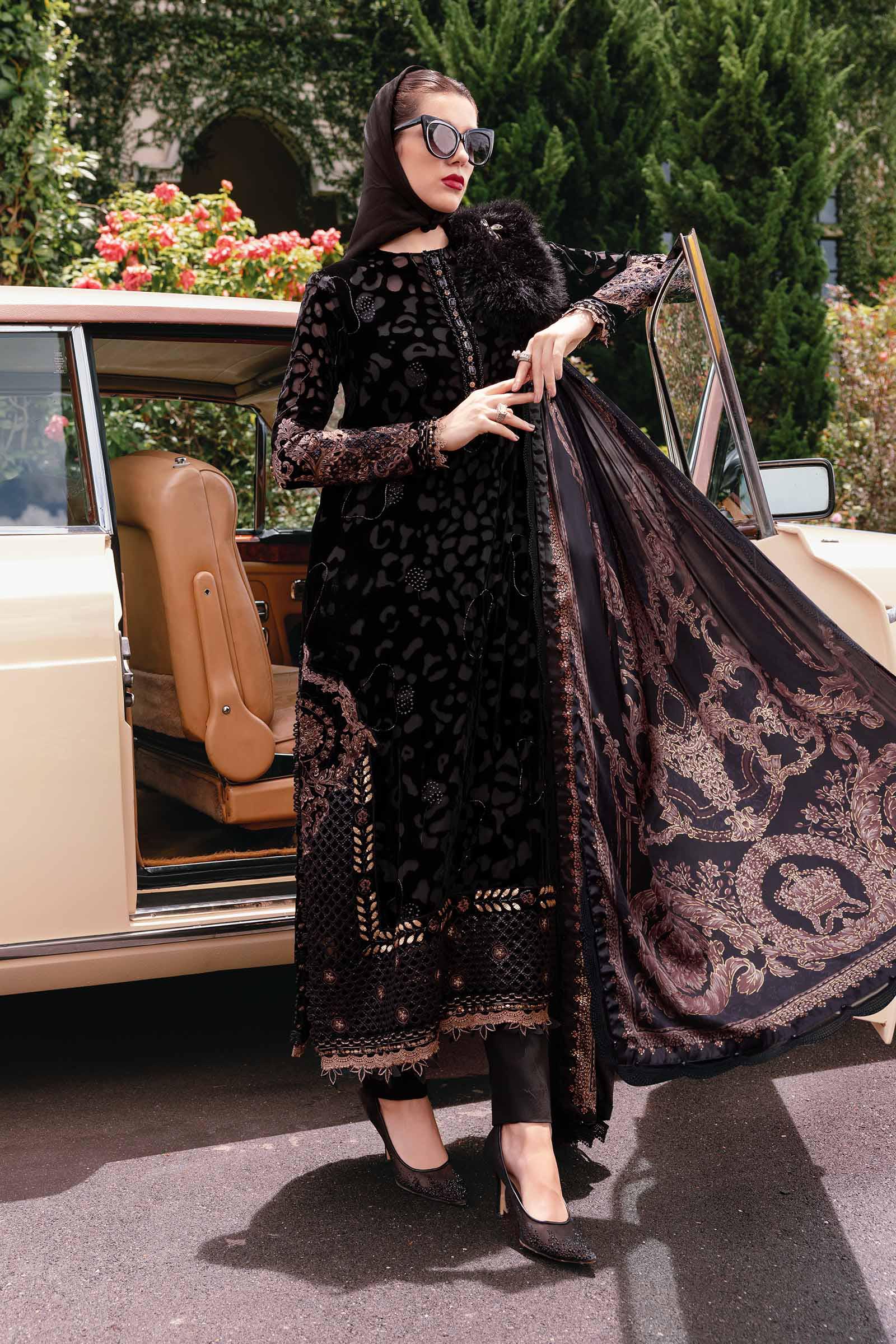 Maria.B Luxury Velvet Embroidered Palachi 3 Piece Unstitched WL-1301 - Image 3