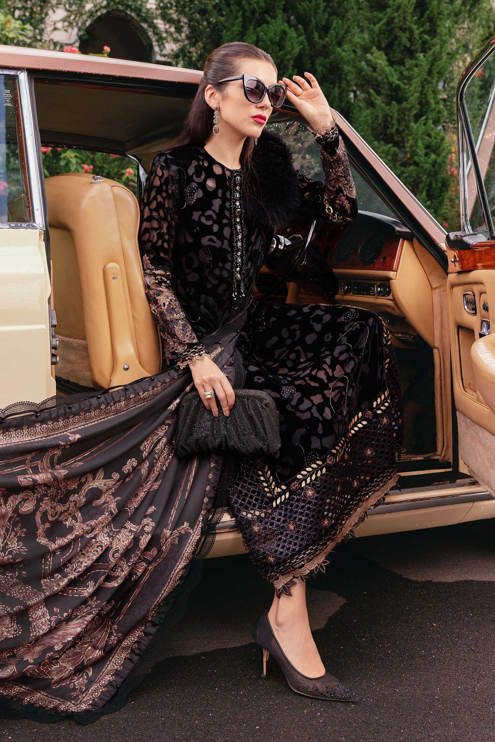 Maria.B Luxury Velvet Embroidered Palachi 3 Piece Unstitched WL-1301 - Image 5