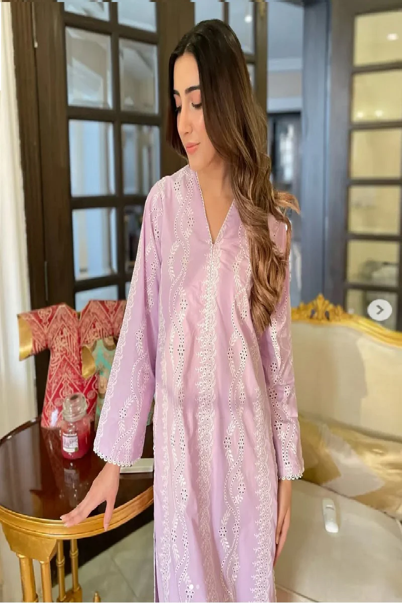Naarj Luxury Lawn Collection 3 Pieces Unstitched Pink Eid Collection - Image 5