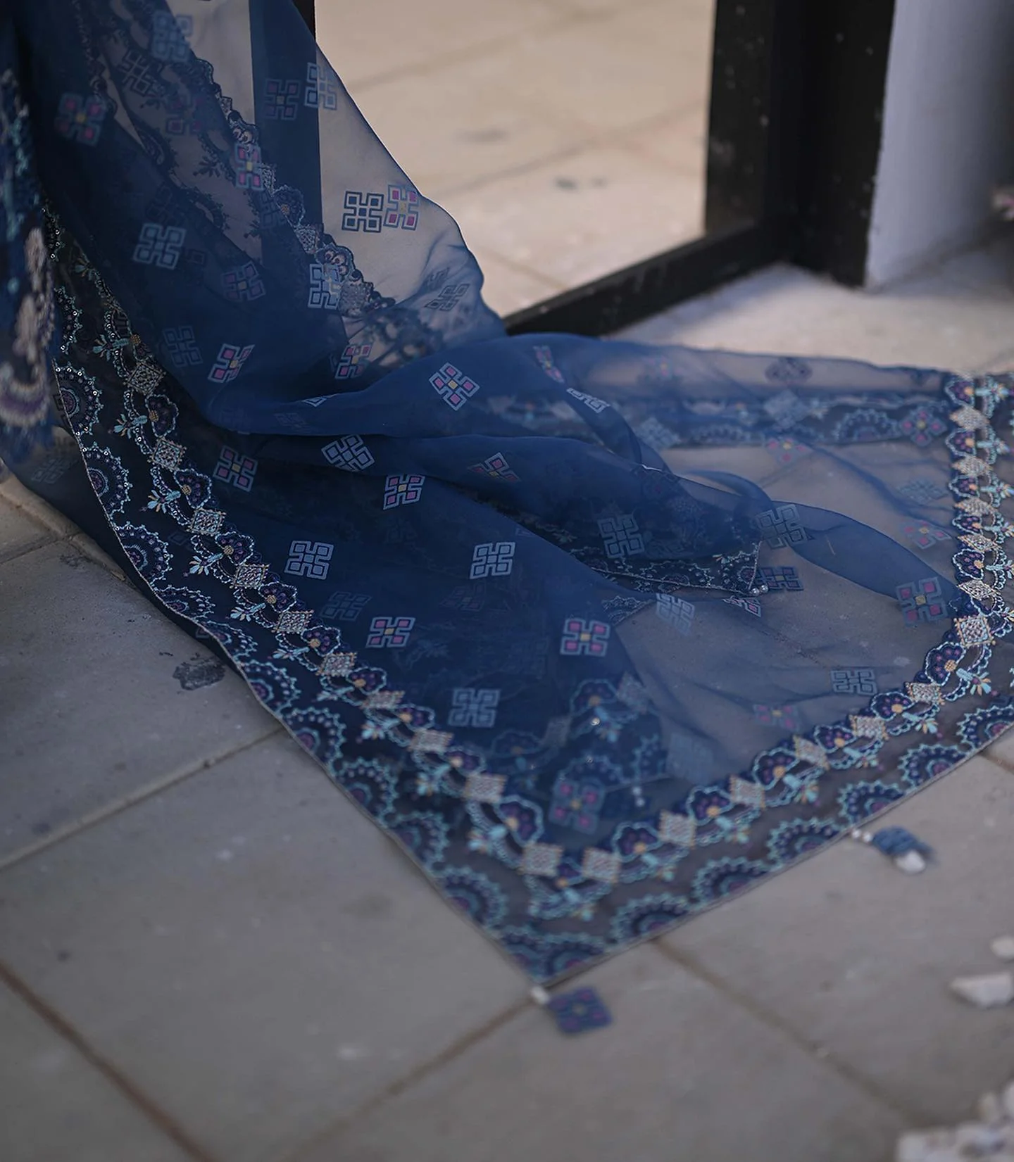 Sahil by Qalamkar Embroidered Lawn Suits Unstitched 3 Piece QLM-06 Kiral - Eid Collection - Image 6